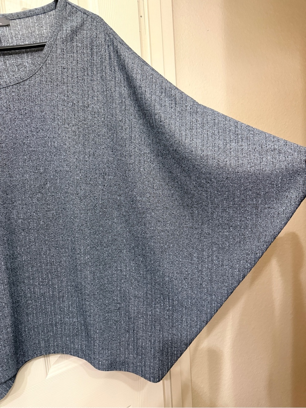 Lisa Rinna Collection - Round neck, Batwing, Knit Top - Picture 3 of 8